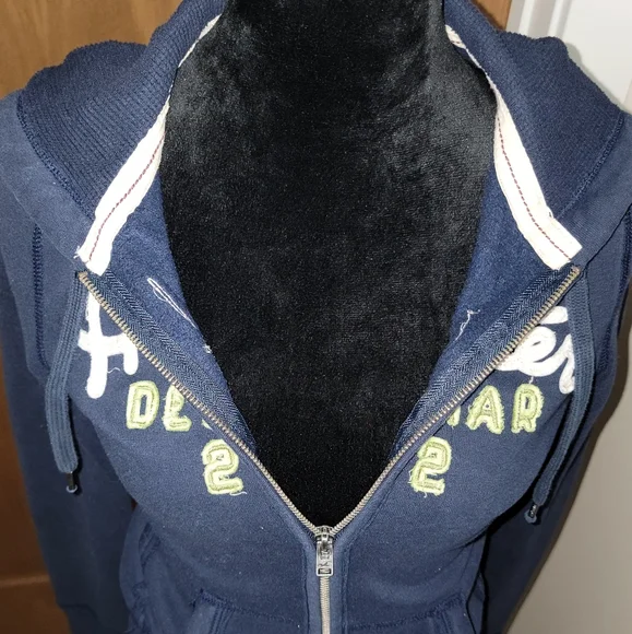 HOLLISTER - Picture 6 of 12